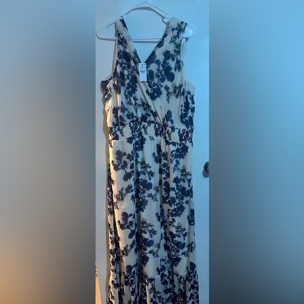 New with tags express maxi dress. Size XL